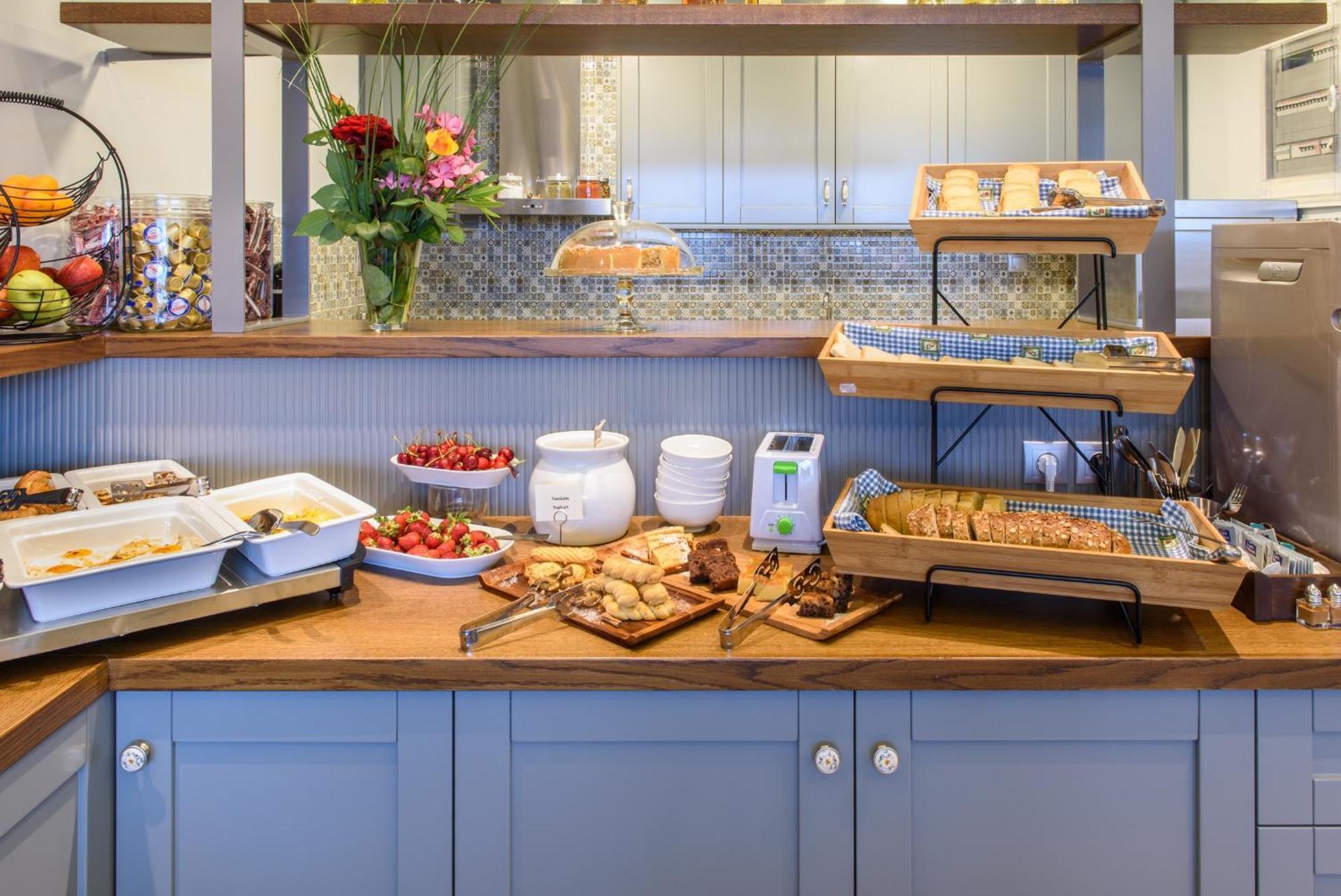 Athos Thea Luxury